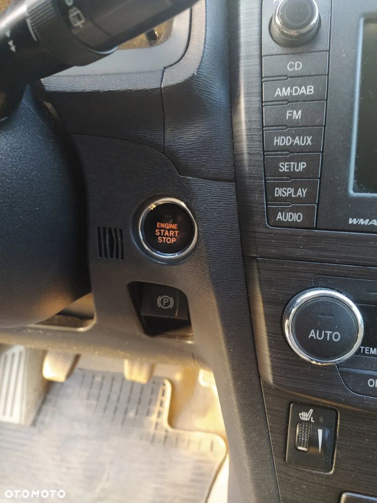 Toyota Avensis 2.0 D-4D - 13