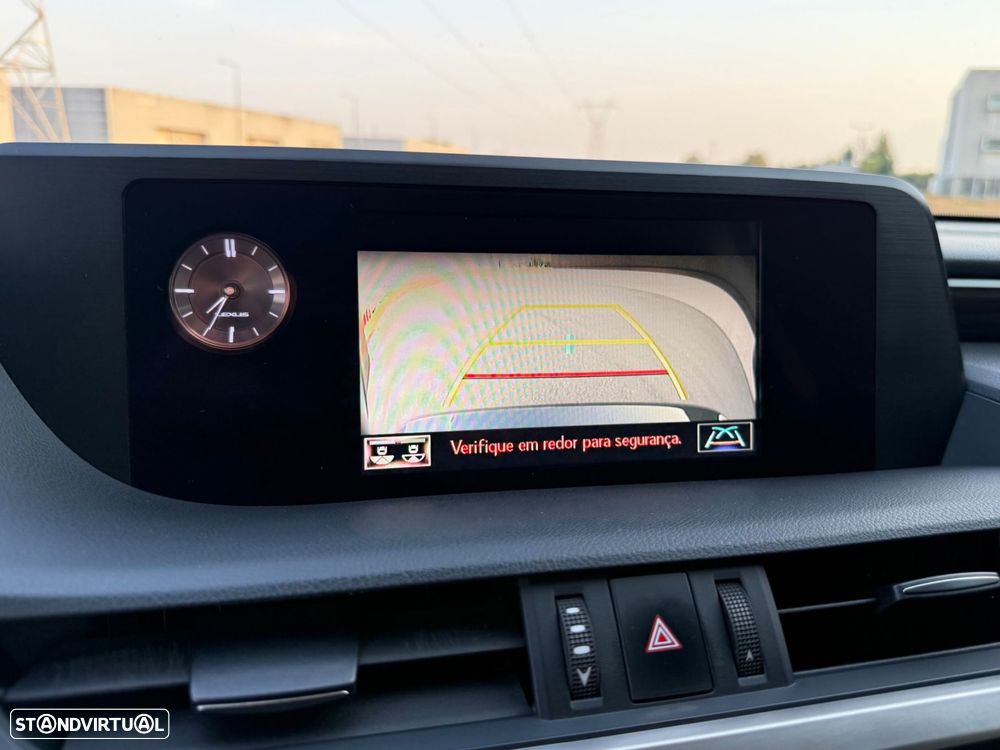 Lexus ES 300h Executive+ - 17