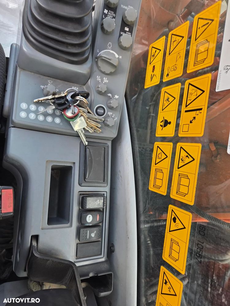 Hitachi ZX135US-6, 16t,2019, 3.736h, ROTIRE IN GABARIT, LAMA, 2 inst hidr pe brate, PADURI NOI, consum mediu 9,5l/h, Gresare automata, CUPLA RAPIDA +CUPE EXCARE+Cupa taluz, latime 2,5m, Camere spate si laterale, posibil leasing 3 ani, PROMOTIE 86.900 EUR+Tva - 36