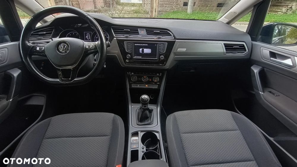 Volkswagen Touran - 10