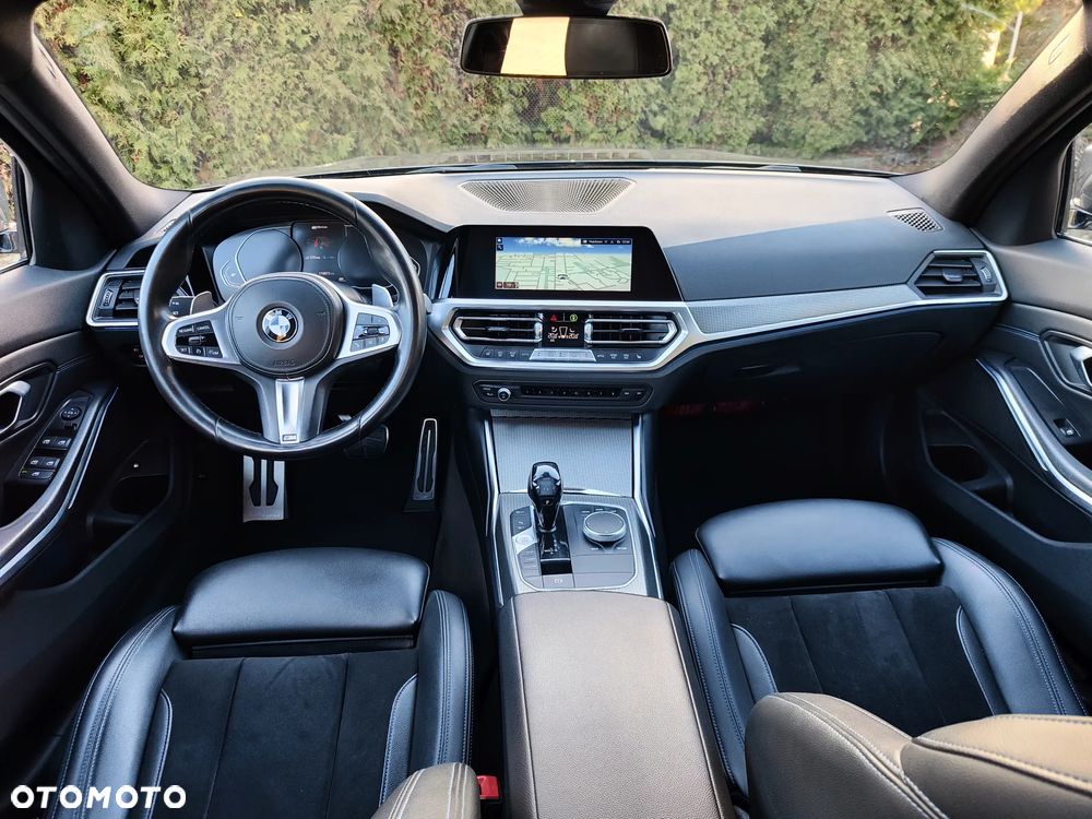 BMW Seria 3 330e M Sport - 26