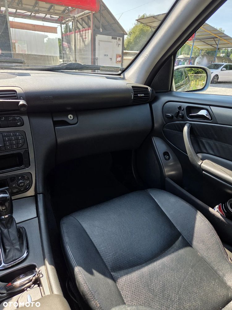 Mercedes-Benz Klasa C 320 4Matic Classic - 9