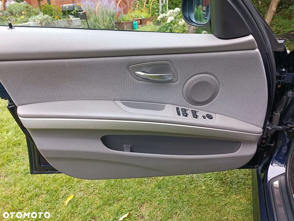 BMW Seria 3 318i - 3