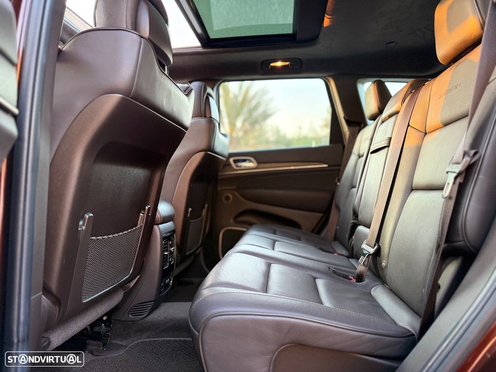 Jeep Grand Cherokee 5.7 V8 HEMI 4WD Auto Summit - 37