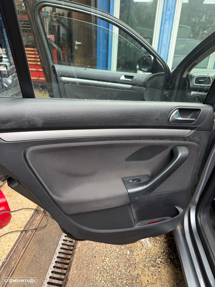 VW Golf Variant 1.6 TDi Confortline - 4