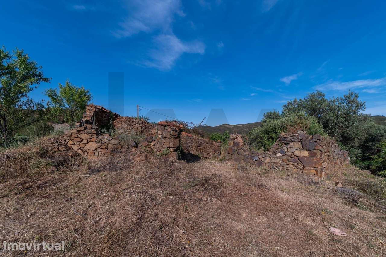 Ruínas para recuperar e terreno urbano para venda localizado em Tavira - Grande imagem: 4/17