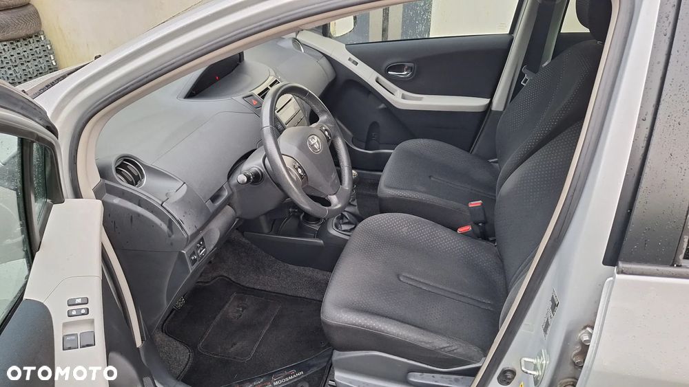 Toyota Yaris 1.33 VVT-i Executive - 10
