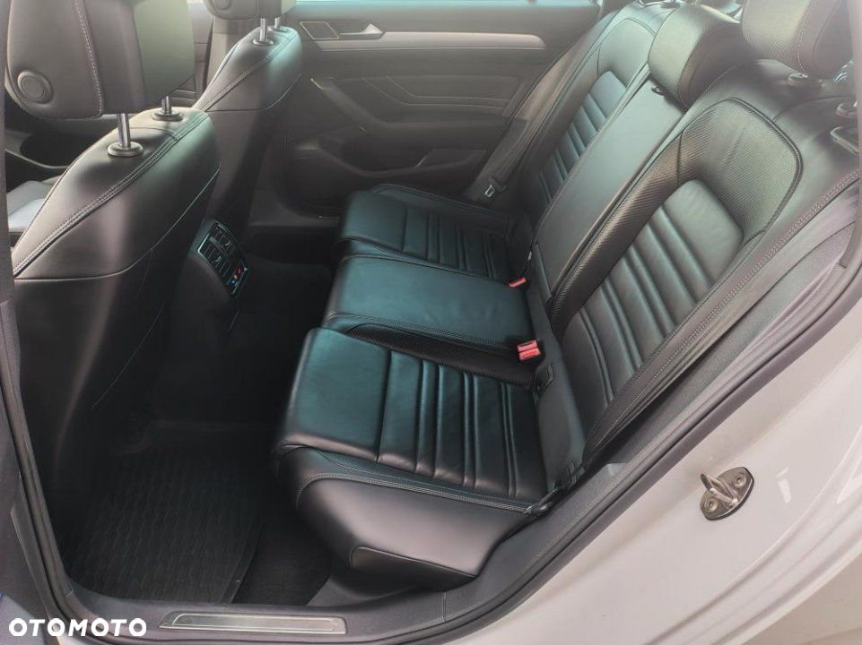 Volkswagen Passat - 10