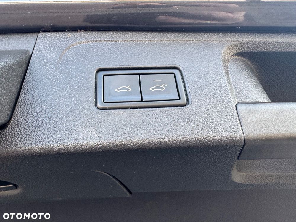 Volkswagen Passat Variant 2.0 TDI SCR DSG 4Motion Elegance - 14