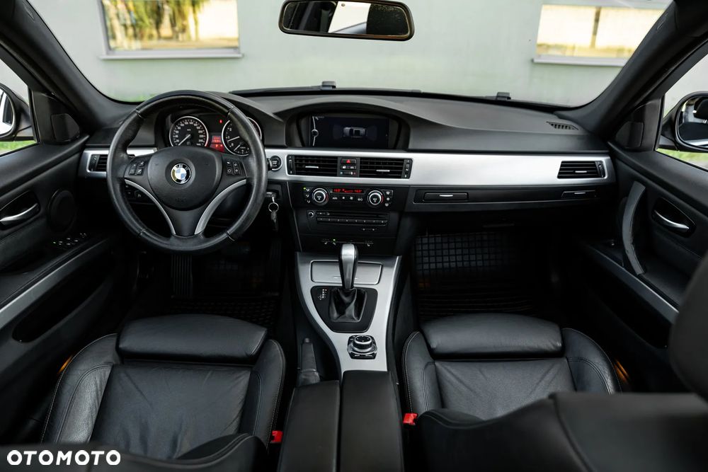 BMW Seria 3 325i xDrive Touring - 22