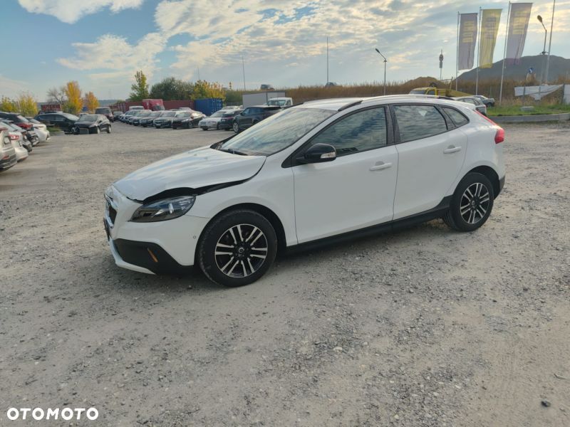Volvo V40 Cross Country - 24