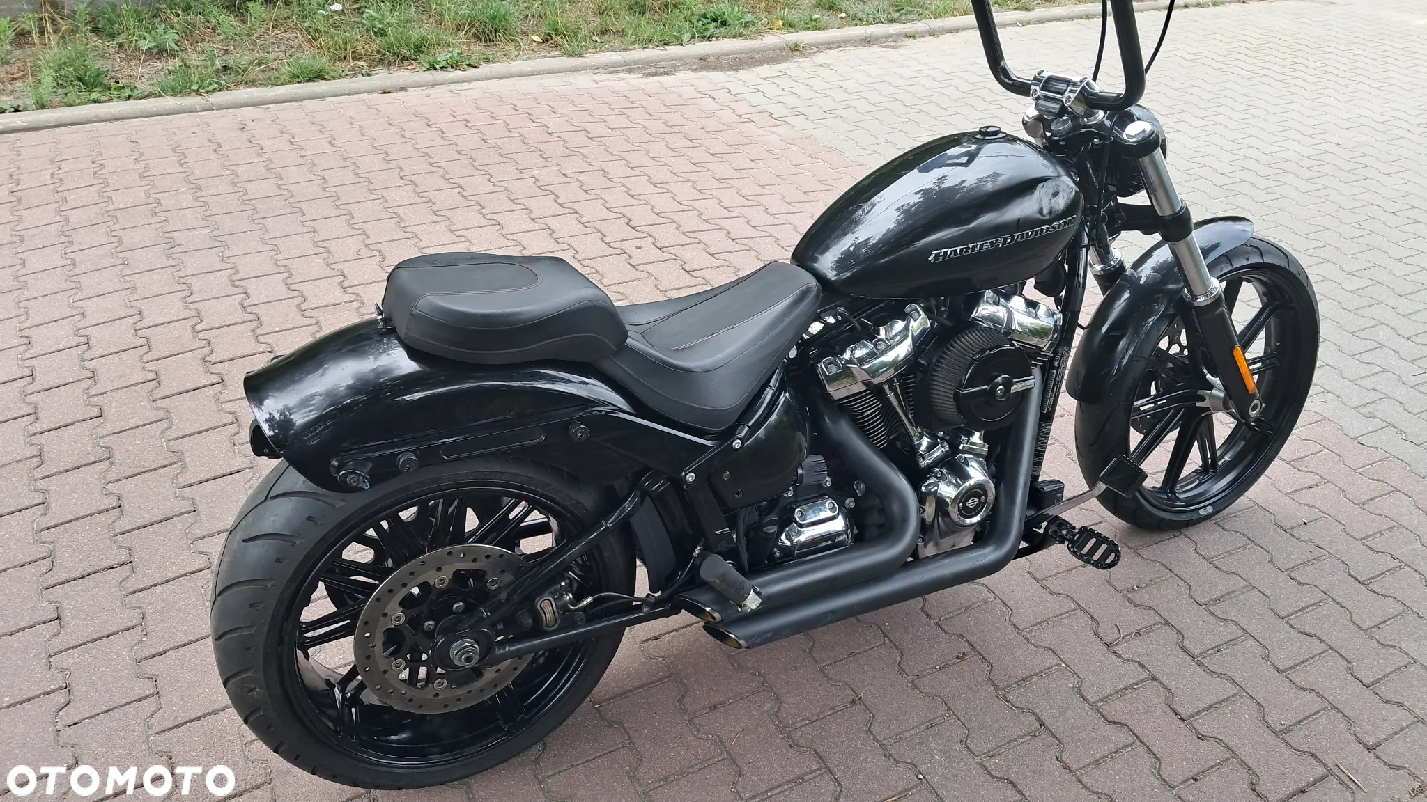Harley-Davidson Softail Breakout - 10