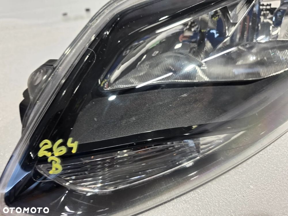 FORD FOCUS MK3 10- KOMPLET LAMP LEWA + PRAWA LAMPA PRZEDNIA PRZÓD CIEMNA ST / TITANIUM , NR BM51-132029-CH / BM51-13W030-CH , NR AUKCJI LPP264 - 22