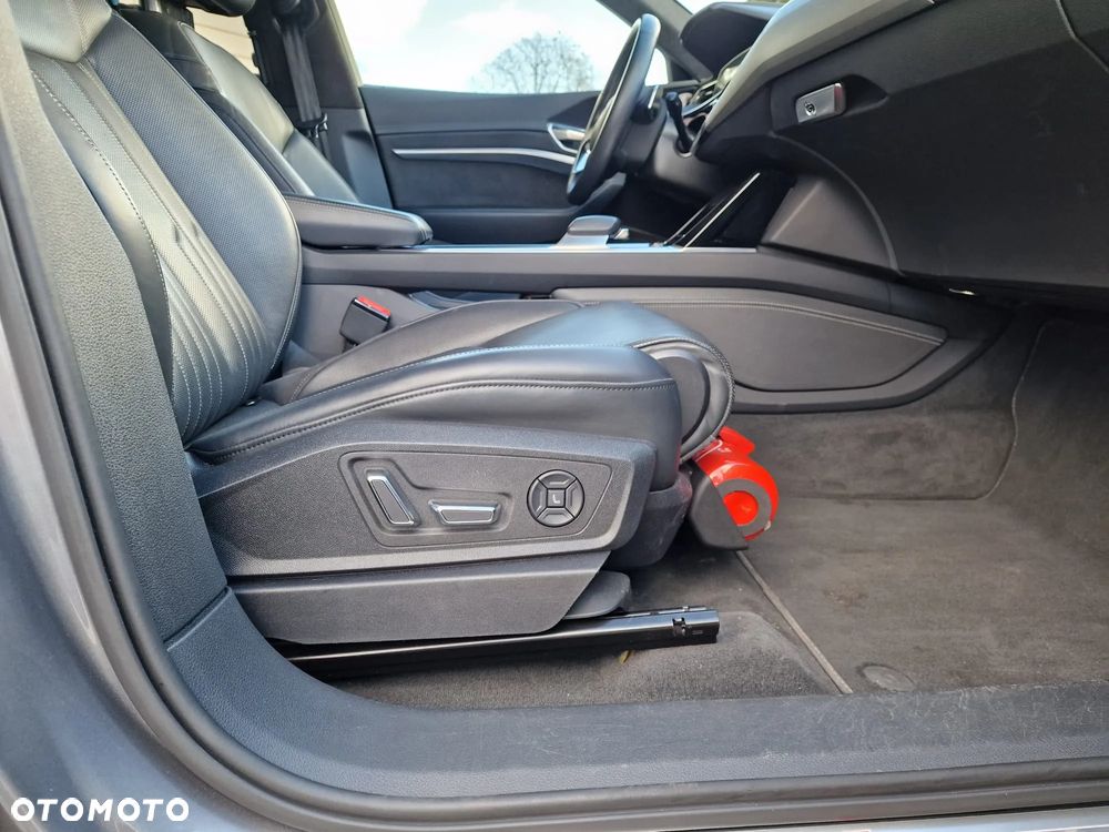 Audi e-tron 55 Quattro S Line - 32