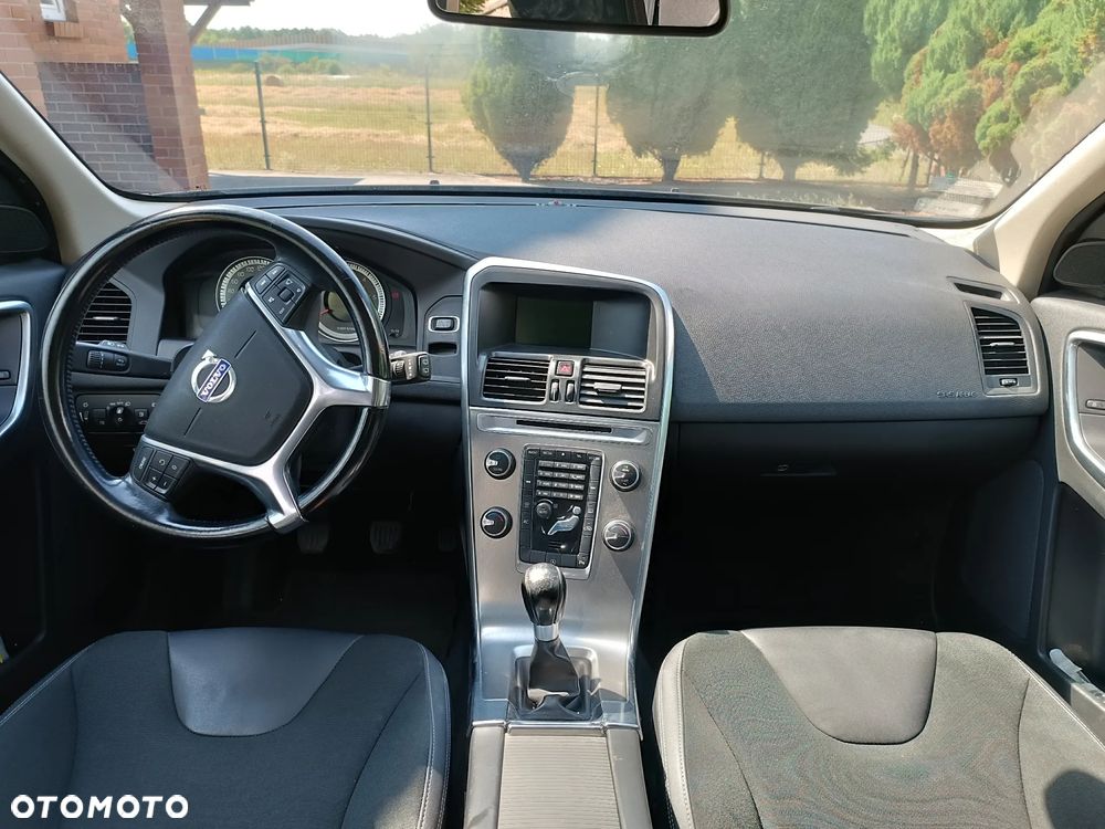 Volvo XC 60 D4 Momentum - 8