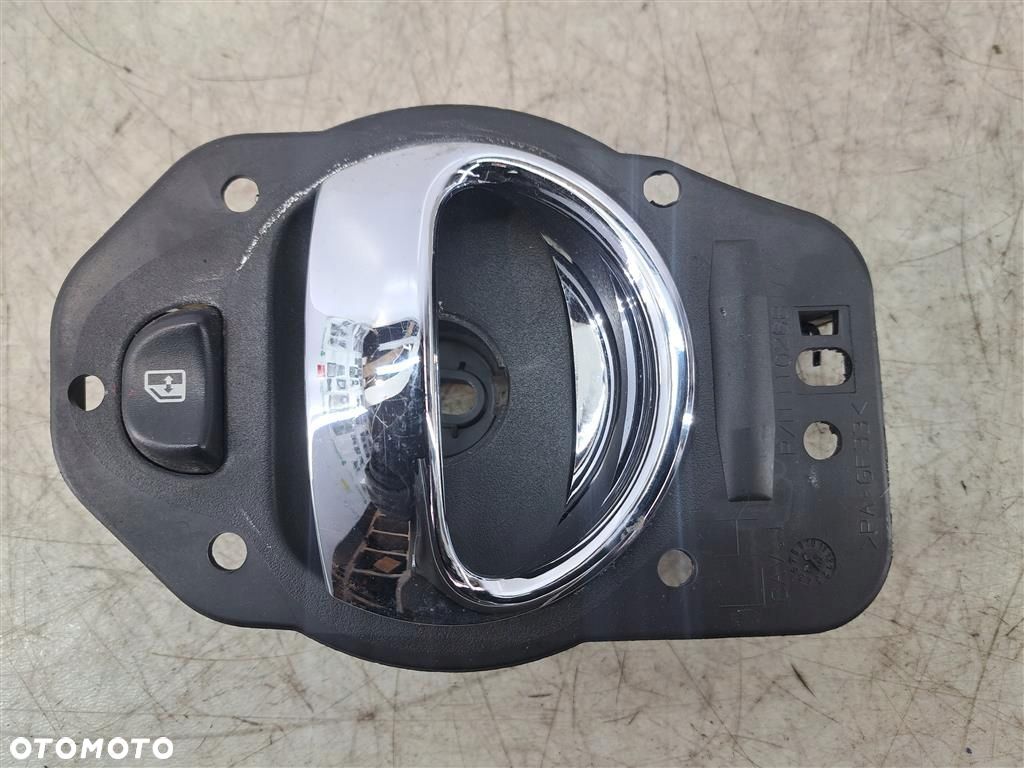 Klamka wewnętrzna tył lewa Chevrolet HHR 2005–2011 - 1