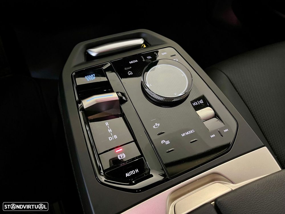 BMW iX xDrive 40 - 17