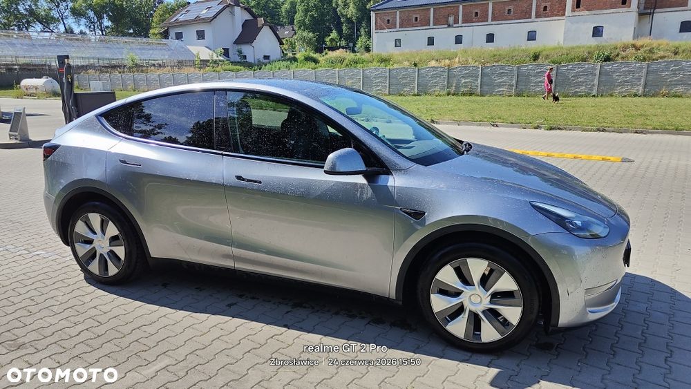 Tesla Model Y - 2