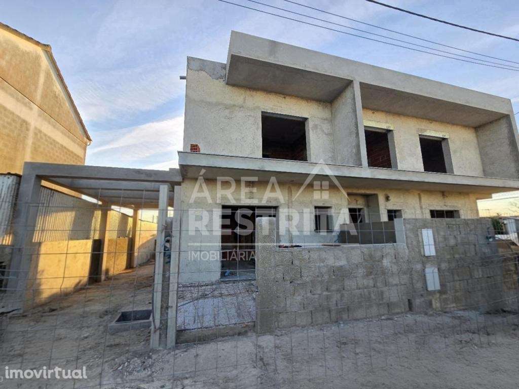 Moradia Gemin. T3 c/2 Suites, Pinhal General - Fernão Ferro - Grande imagem: 2/24