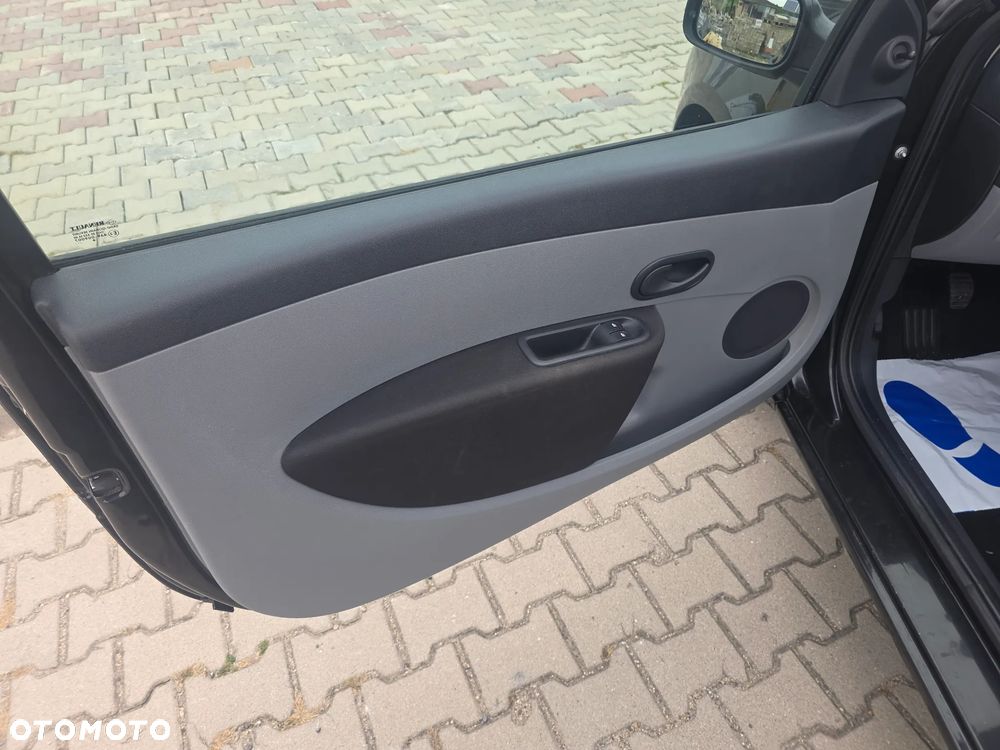 Renault Clio 1.2 16V Authentique - 4