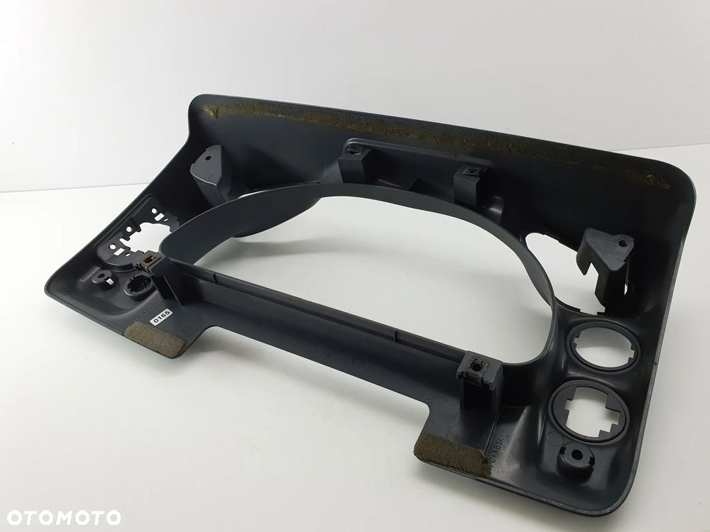 OBUDOWA OSLONA RAMKA LICZNIKA EU  IVECO EUROCARGO - 2