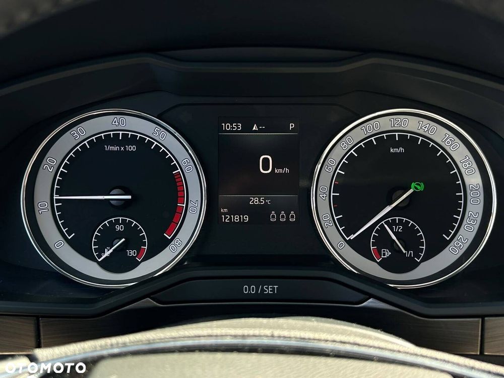 Skoda Superb 2.0 TSI Style DSG - 26