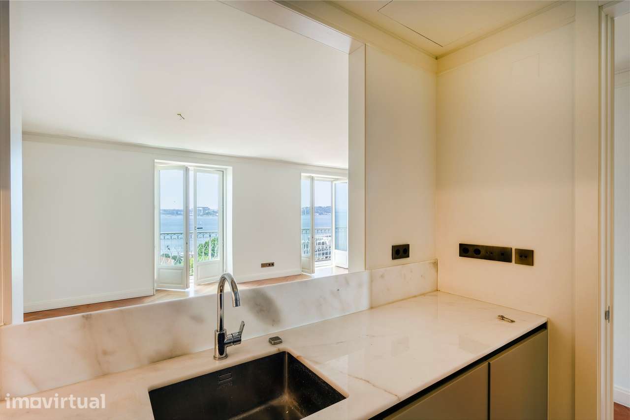 Apartamento T3 Duplex no Chiado | Onde o Tejo entra pela sala - Grande imagem: 5/42
