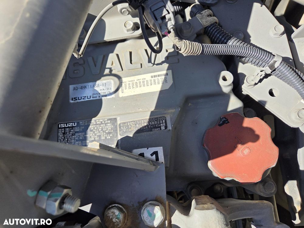 Hitachi ZX250LCN-6, 2020, 9.449h, 27,3t, cupa 1,55mc, Ingust latime 2,99m, camera spate, camere laterale, inst picon, consum mediu 9,8l/h, ridica 13t, motor Isuzu 173CP, 3 pompe hidr HITACHI, 3 camere, produs in JAPONIA, leasing 4 ani-PROMOTIE 68.900 EUR+tva - 35