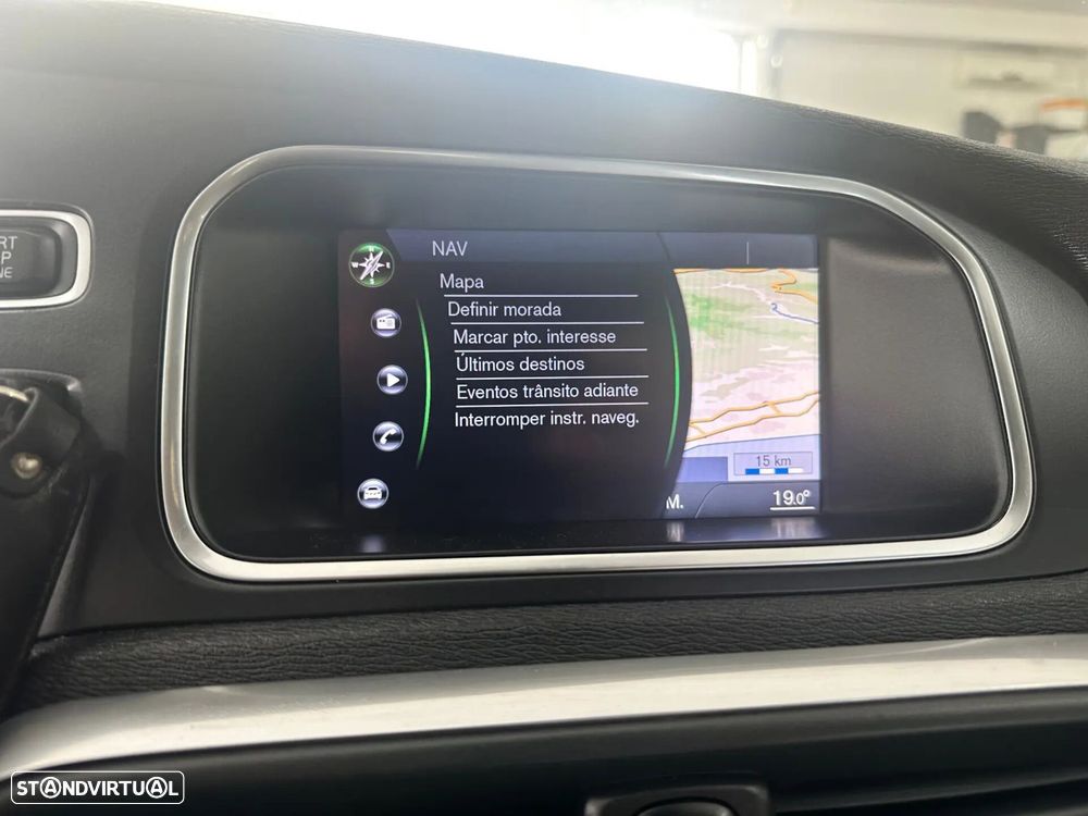 Volvo V40 Cross Country - 18