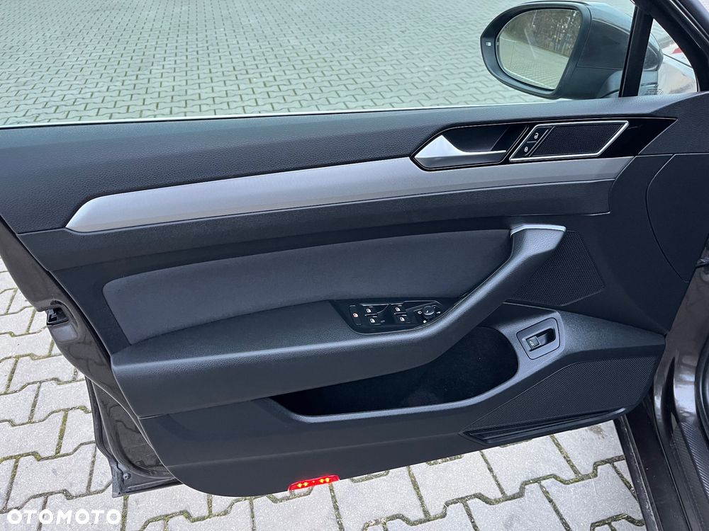 Volkswagen Passat Variant 1.8 TSI BMT Comfortline - 26