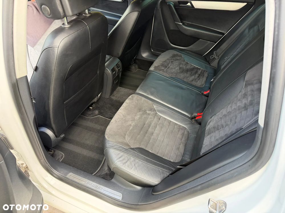 Volkswagen Passat 2.0 TDI Highline - 13