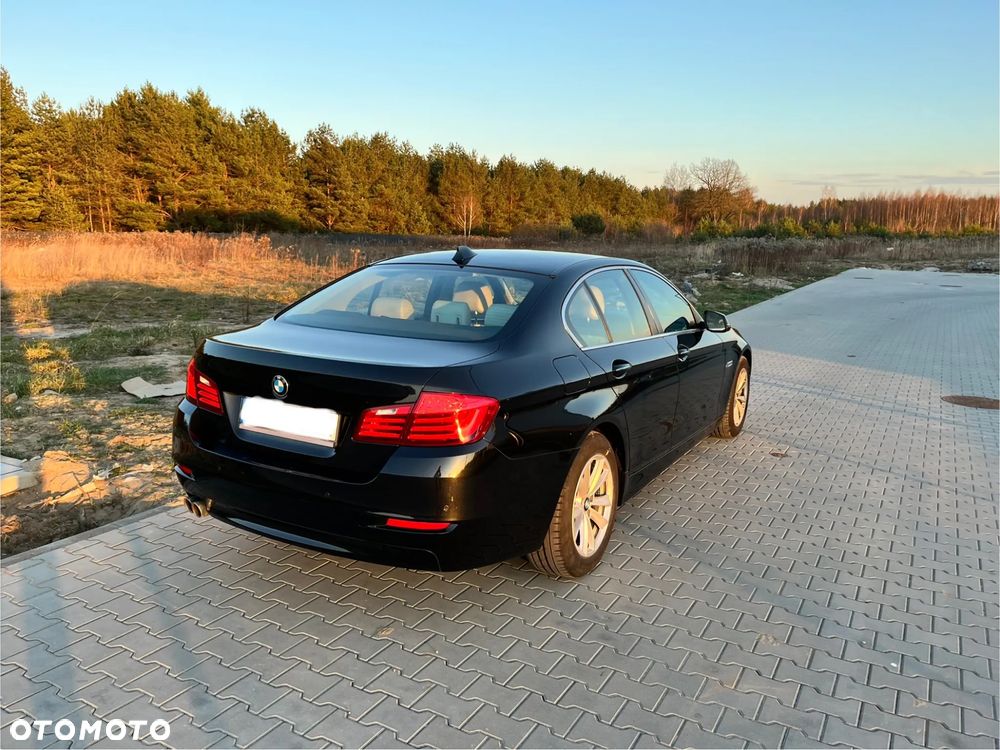 BMW Seria 5 525d xDrive Sport-Aut Luxury Line - 3