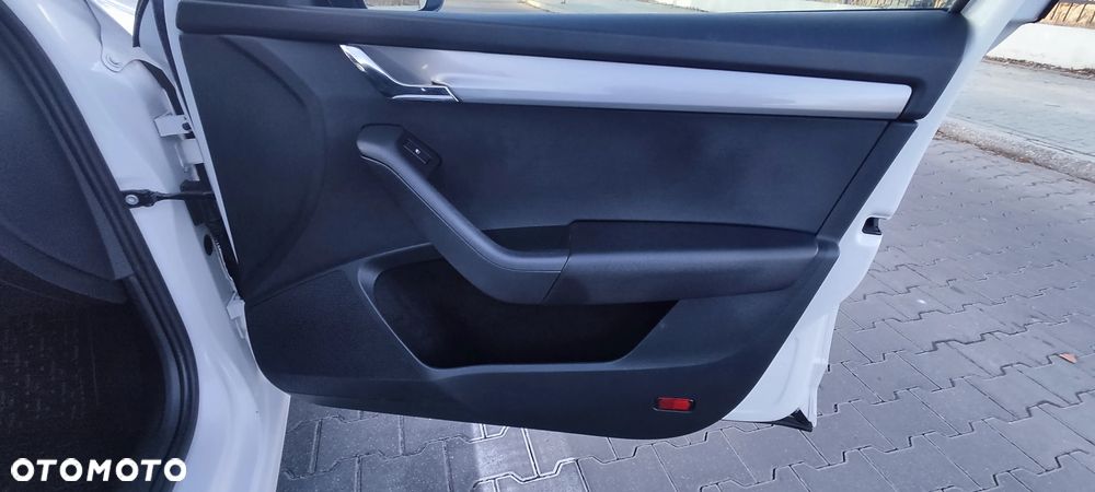 Skoda Octavia 1.6 TDI DSG Ambition - 16