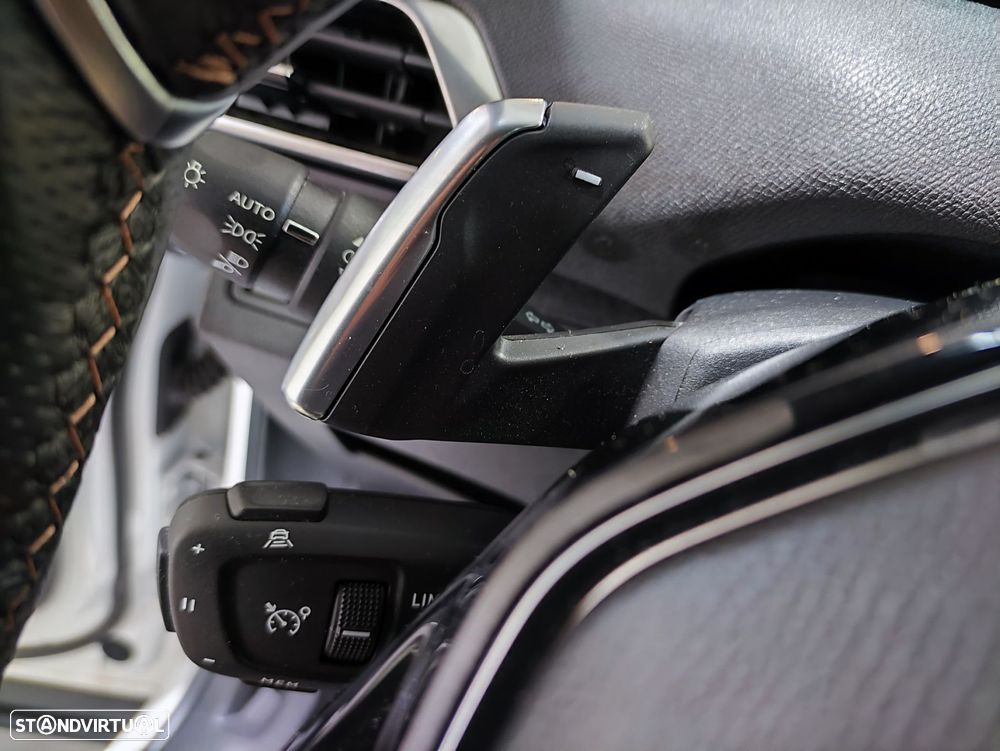 Peugeot 3008 1.6 Hybrid GT e-EAT8 - 11