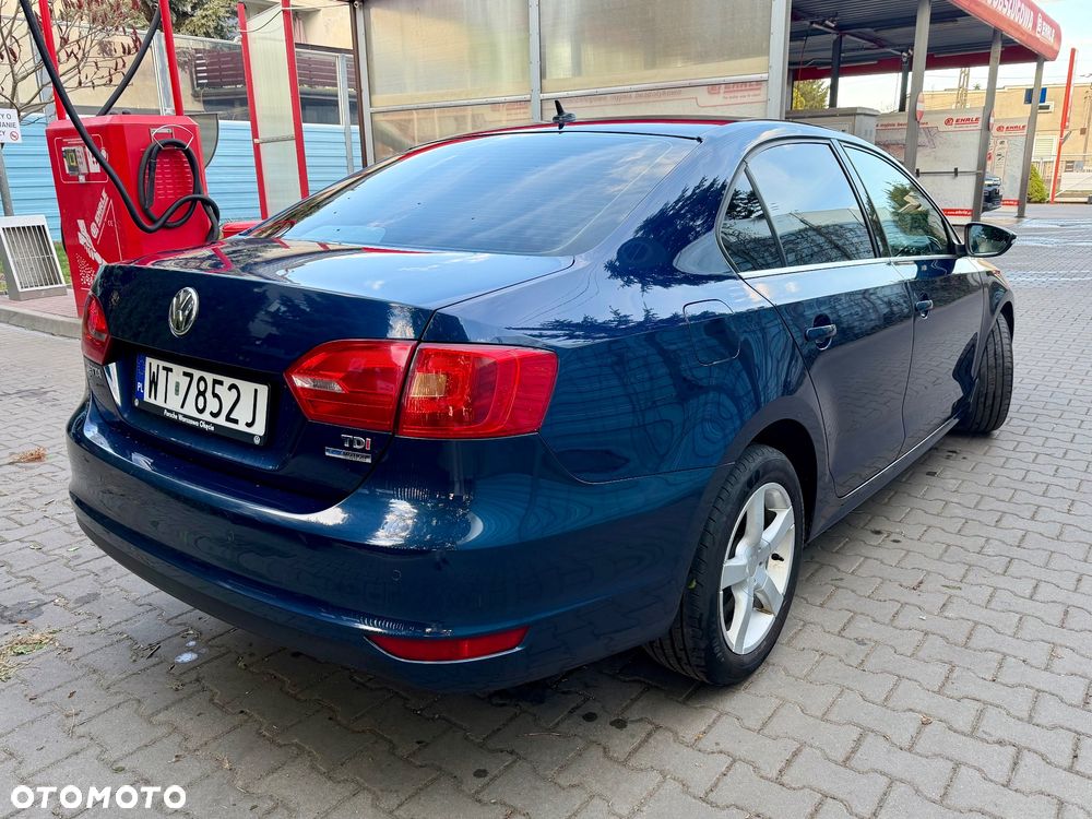 Volkswagen Jetta 1.6 TDI Highline DSG - 4