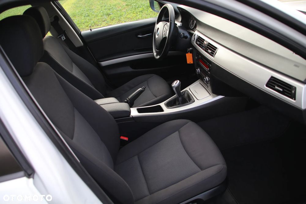 BMW Seria 3 318i - 22