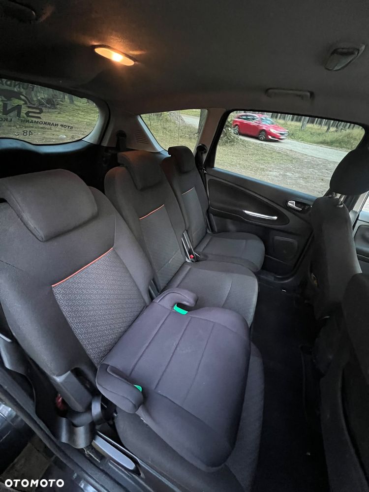 Ford S-Max - 9