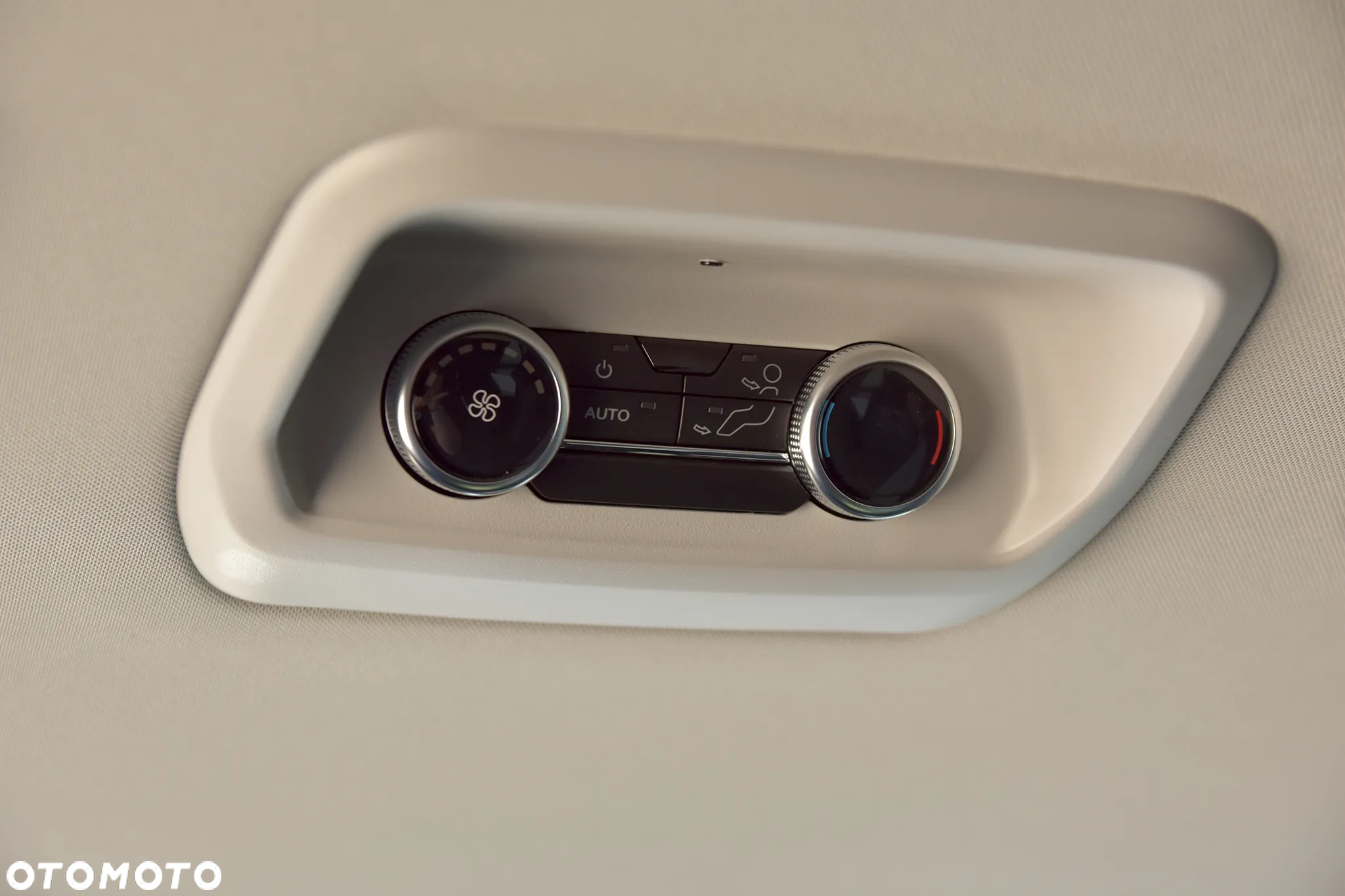Ford Tourneo Custom 2.0 EcoBlue 320 L2 Titanium - 26