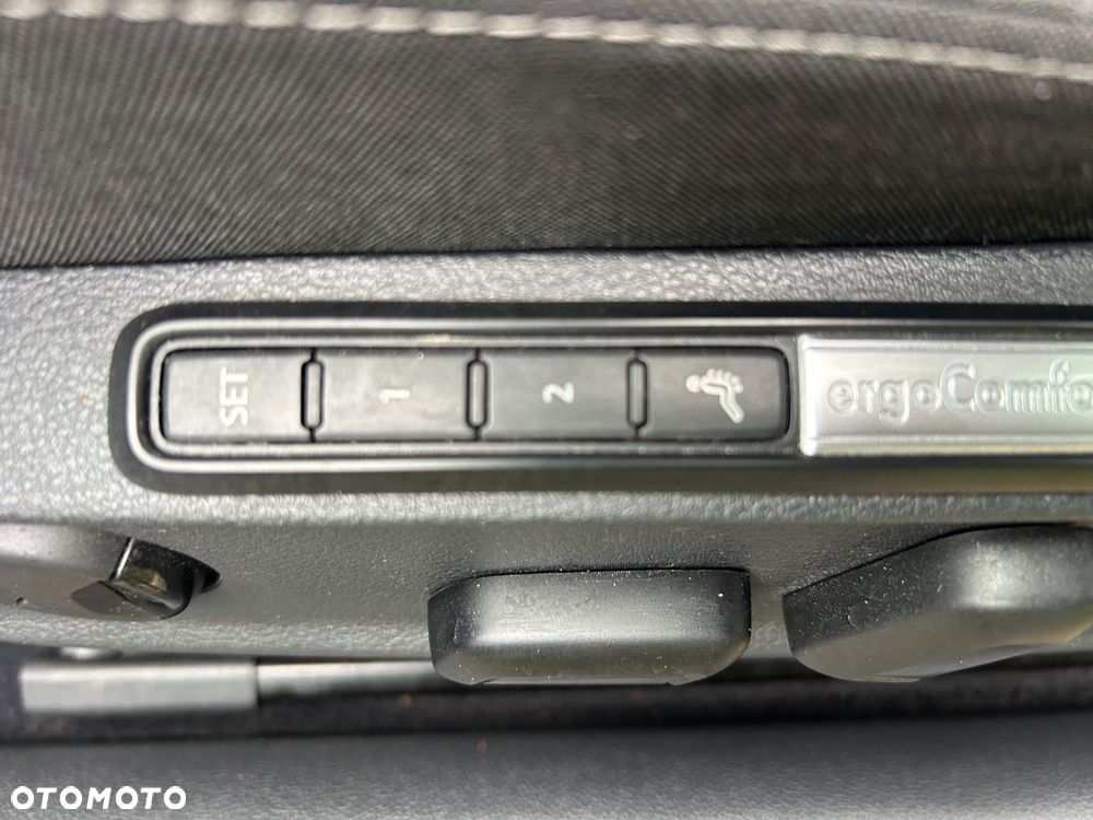 Volkswagen Passat Variant 2.0 TDI SCR DSG Comfortline - 25