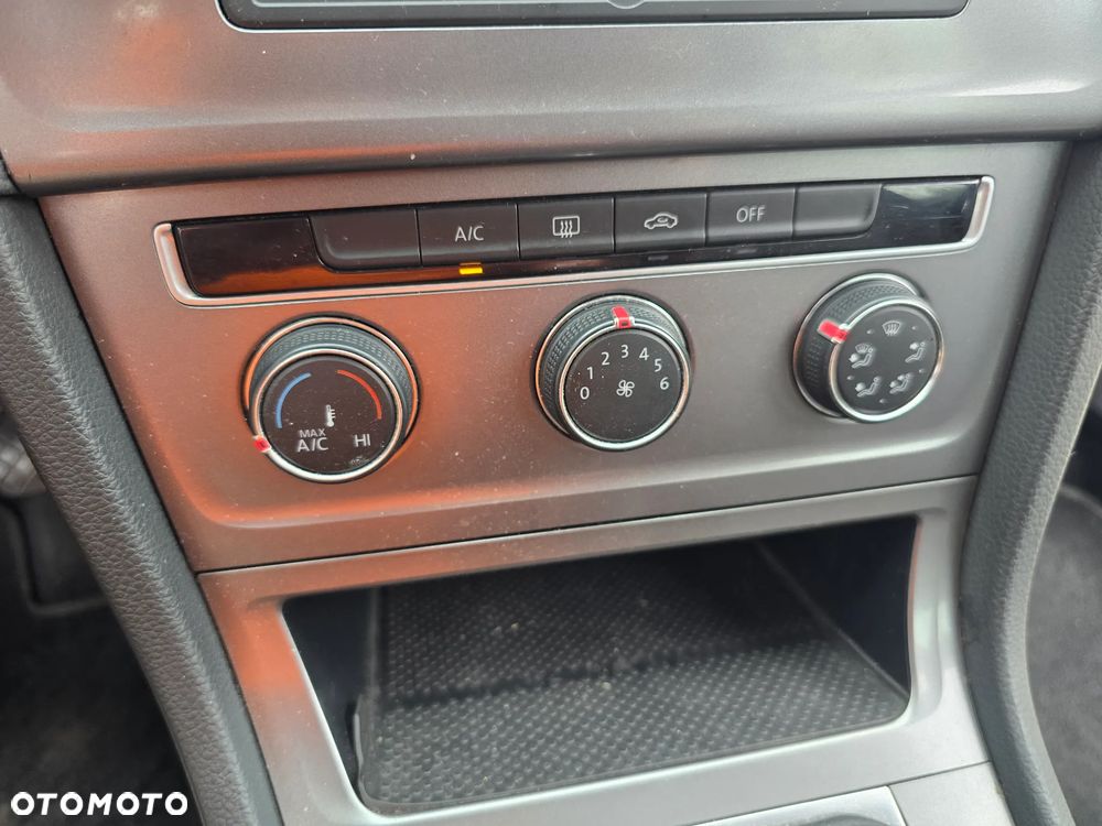 Volkswagen Golf - 28