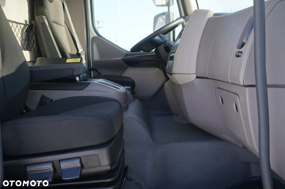 DAF LF 12.210 kontener 18 palet z windą / 50 tys.km /2024 - 24