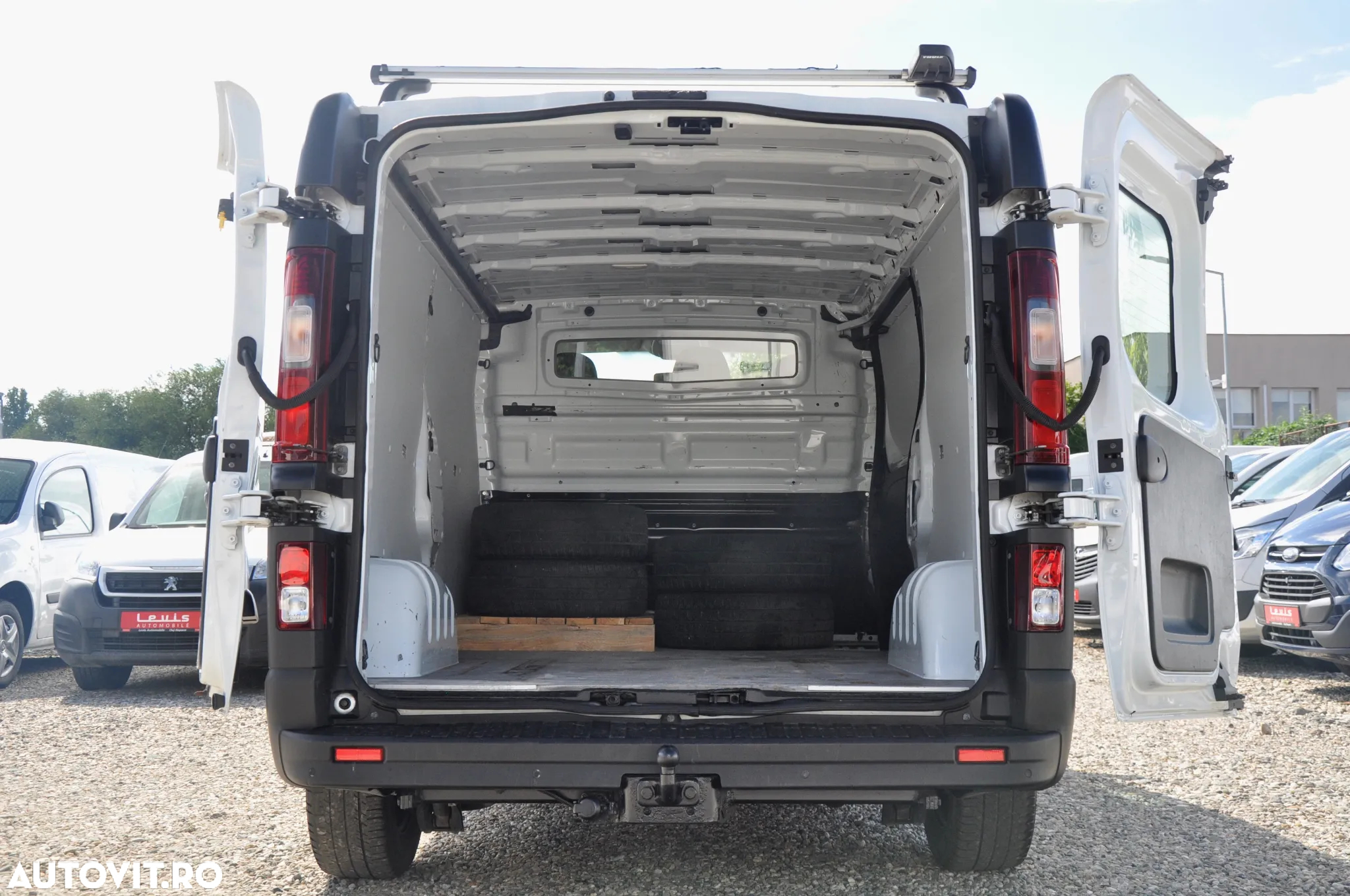 Opel Vivaro L2H1 Van - 8