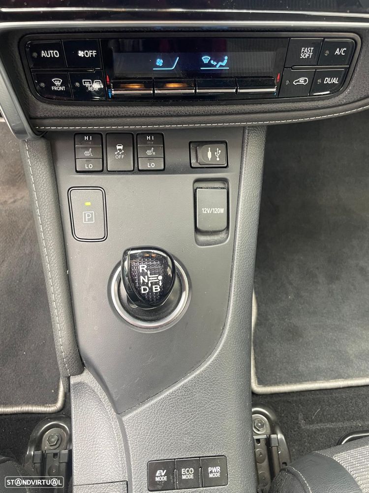 Toyota Auris Touring Sports 1.8 HSD Exclusive - 25