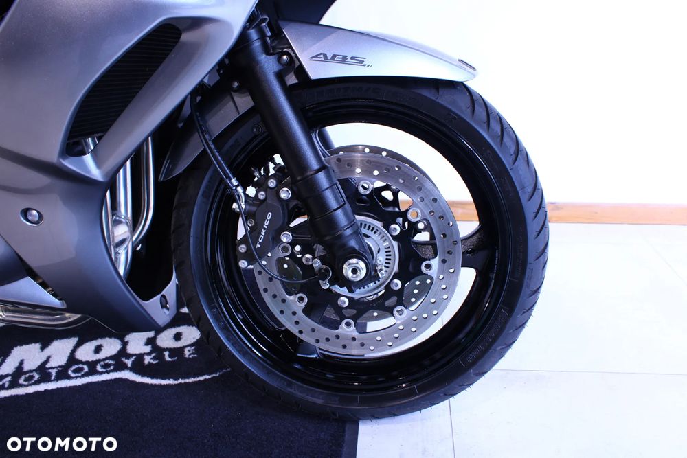 Suzuki GSX - 21