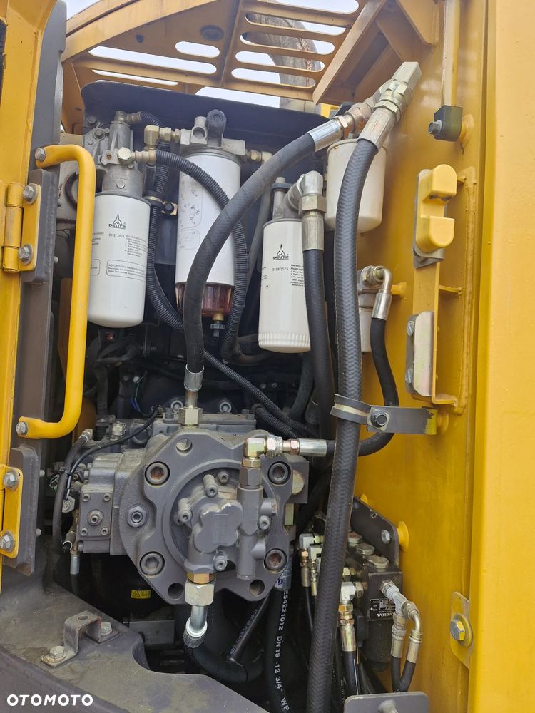 Volvo ECR235C - 10