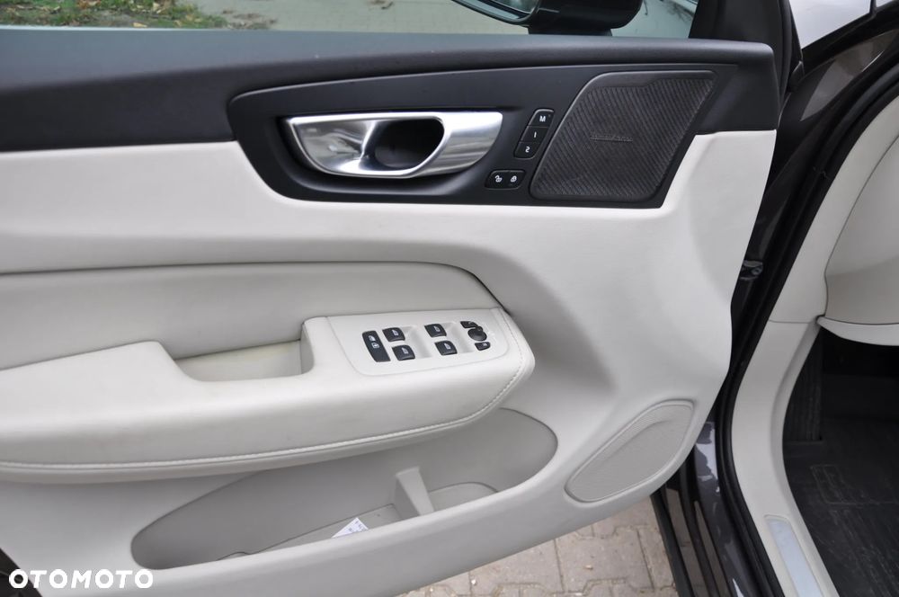 Volvo XC 60 T8 AWD Recharge Polestar Engineered - 16
