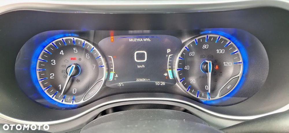 Chrysler Pacifica - 13