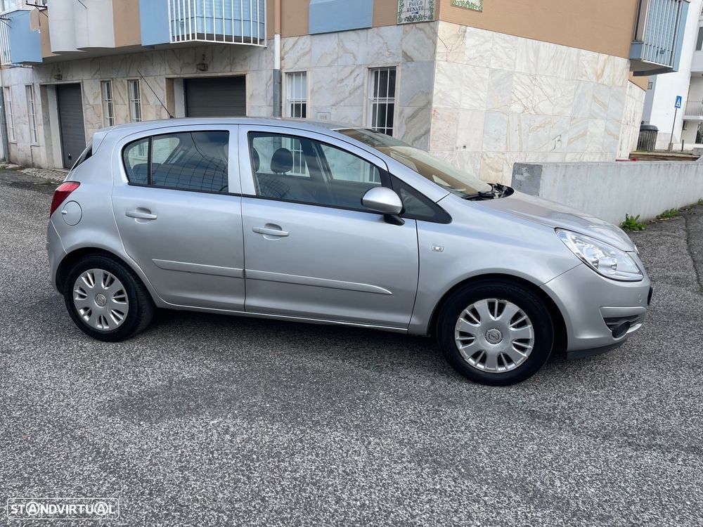 Opel Corsa 1.2 Cosmo - 1