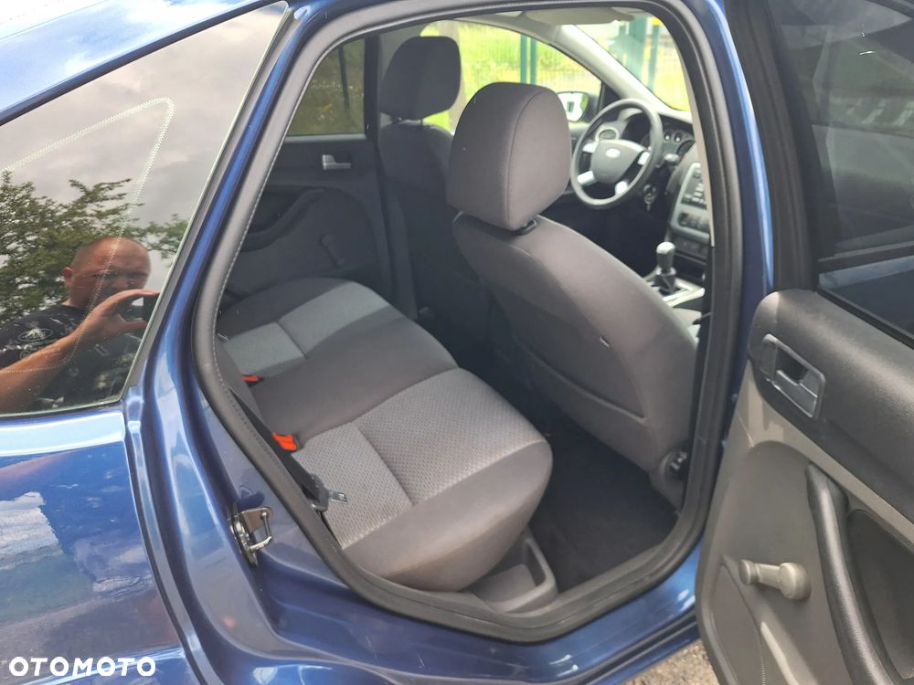 Ford Focus 1.8 FF Ghia - 15