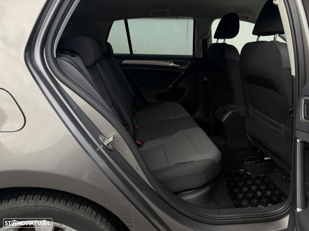 VW Golf 1.6 TDi BlueMotion Confortline - 16